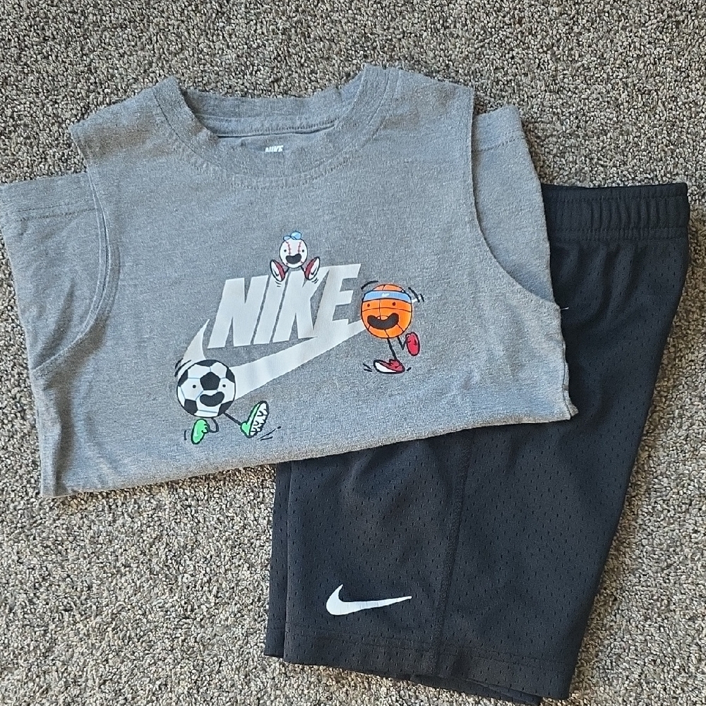 Like New!! Nike Kids Gray and Black Sports Set Sz 6-7